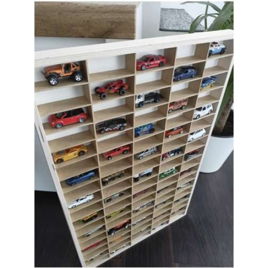 Koka automašīnas plaukts ar 90 nodalījumiem