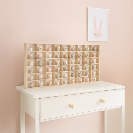 Koka leļļu galerija – mini kolekcijas plaukts ar 54 nodalījumiem 10 cm lellēm