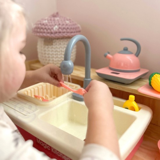Rotaļu virtuves izlietne ar traukiem un tekošu ūdeni 2in1