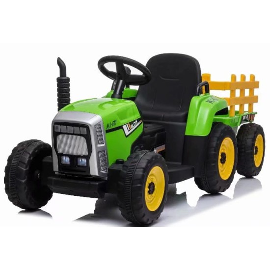 Liels elektriskais traktors ar piekabi, zaļš