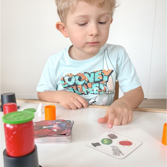 Burvju triku spēle ar Hat Little Magician 4+